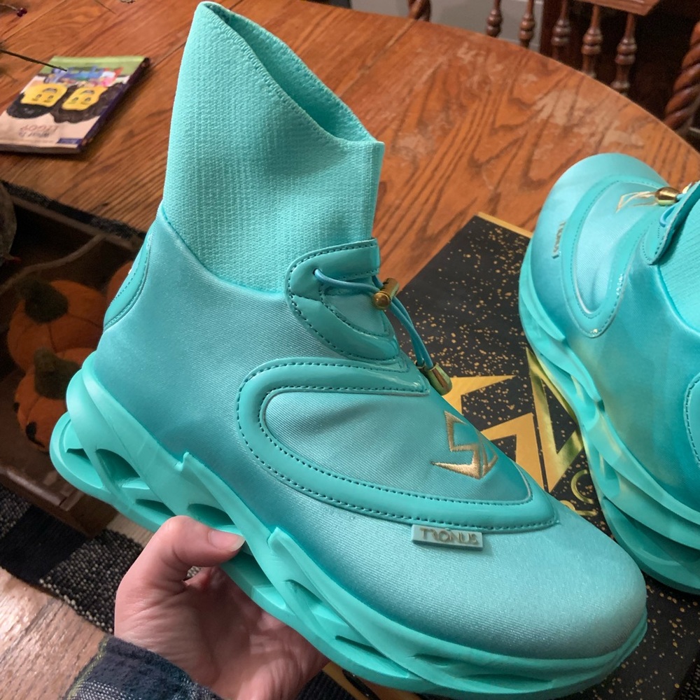 Tronus Size 7 Women’s Shoes in Teal